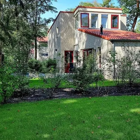Bosfluiter Holiday home Halle